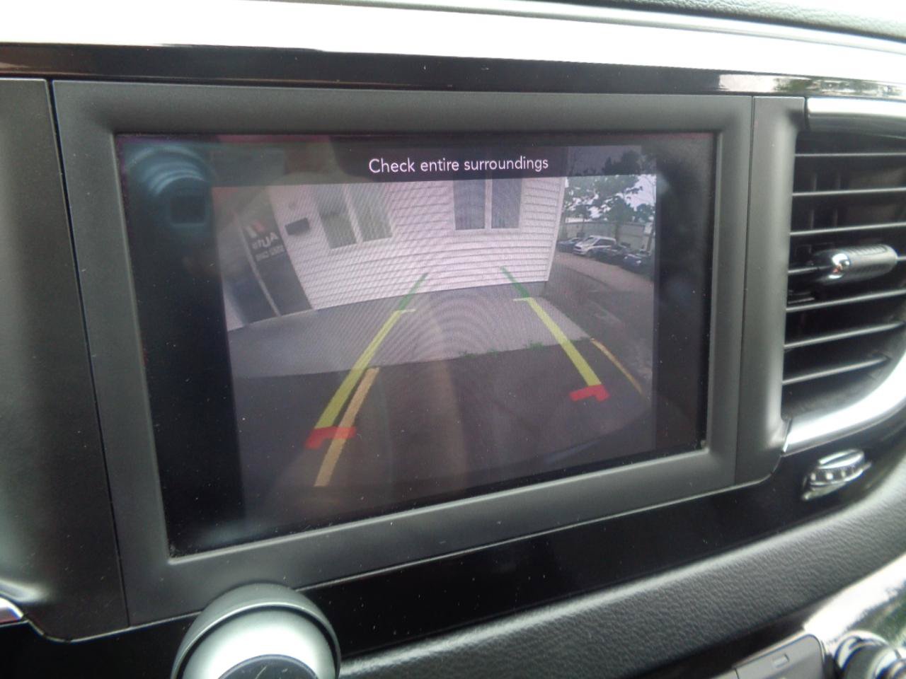 Used 2020 Chrysler Pacifica Touring-L FWD image 32