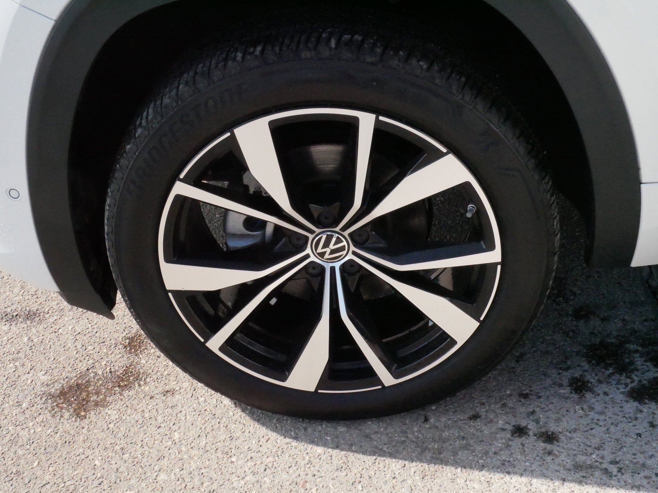 Used 2024 Volkswagen Atlas SEL Premium R-Line image 15