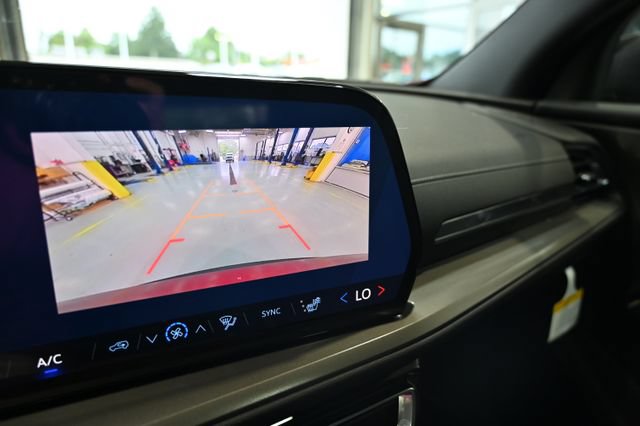 New 2027 Chevrolet Traverse LT w/ Sun and Wheel Package FWD image 17