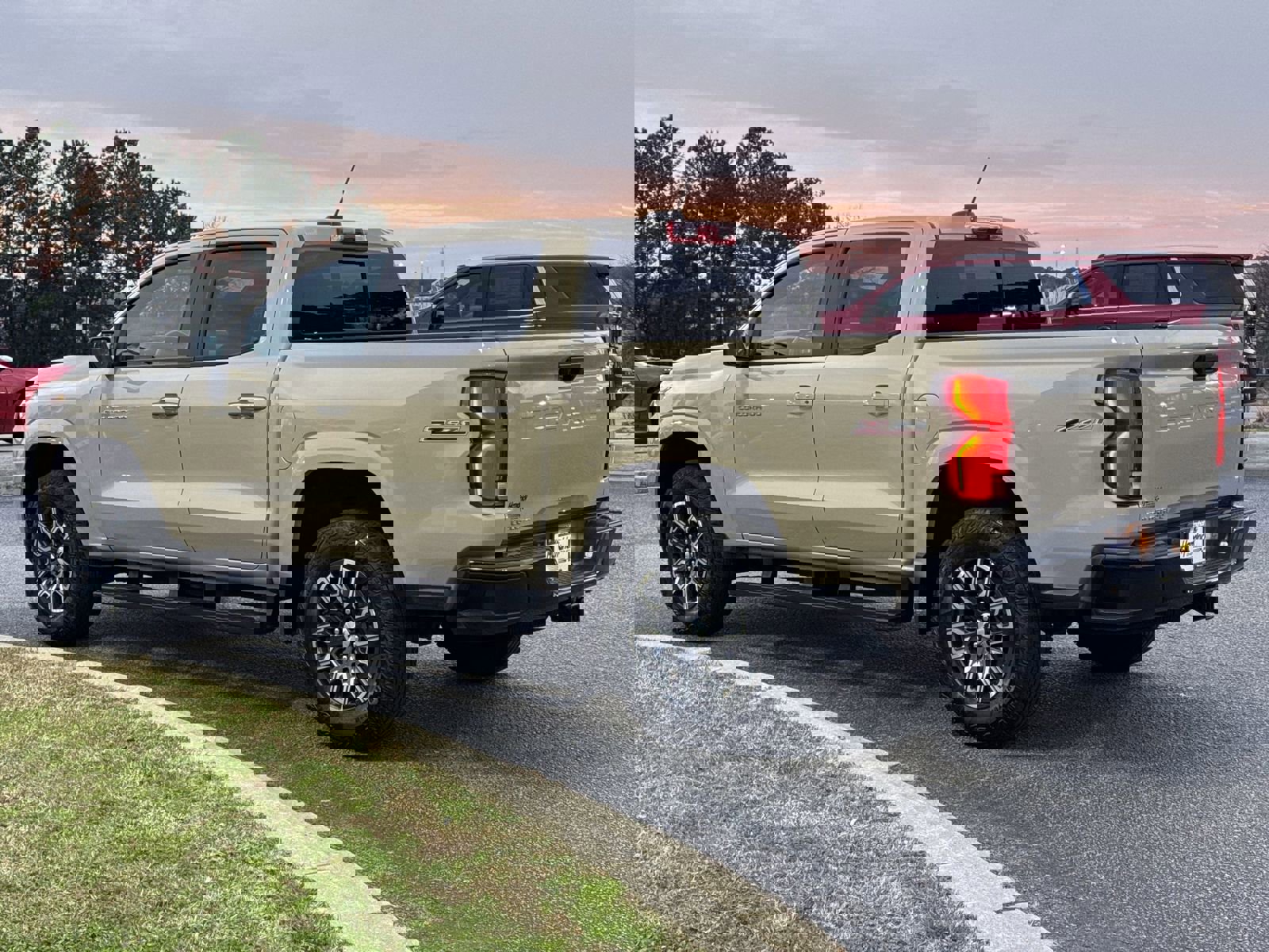 Used 2023 Chevrolet Colorado Z71 w/ Z71 Convenience Package 2 image 8