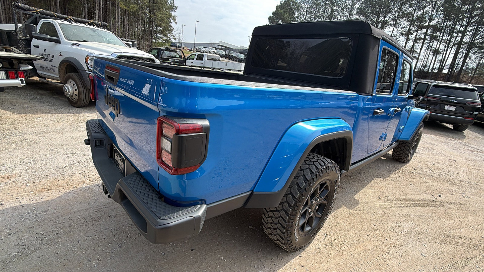 Used 2024 Jeep Gladiator Sport AWD/4WD image 8