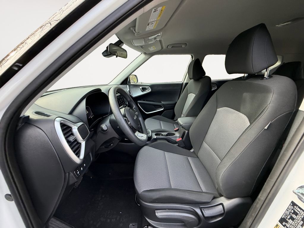 Used 2025 Kia Soul LX w/ LX Technology Package image 10