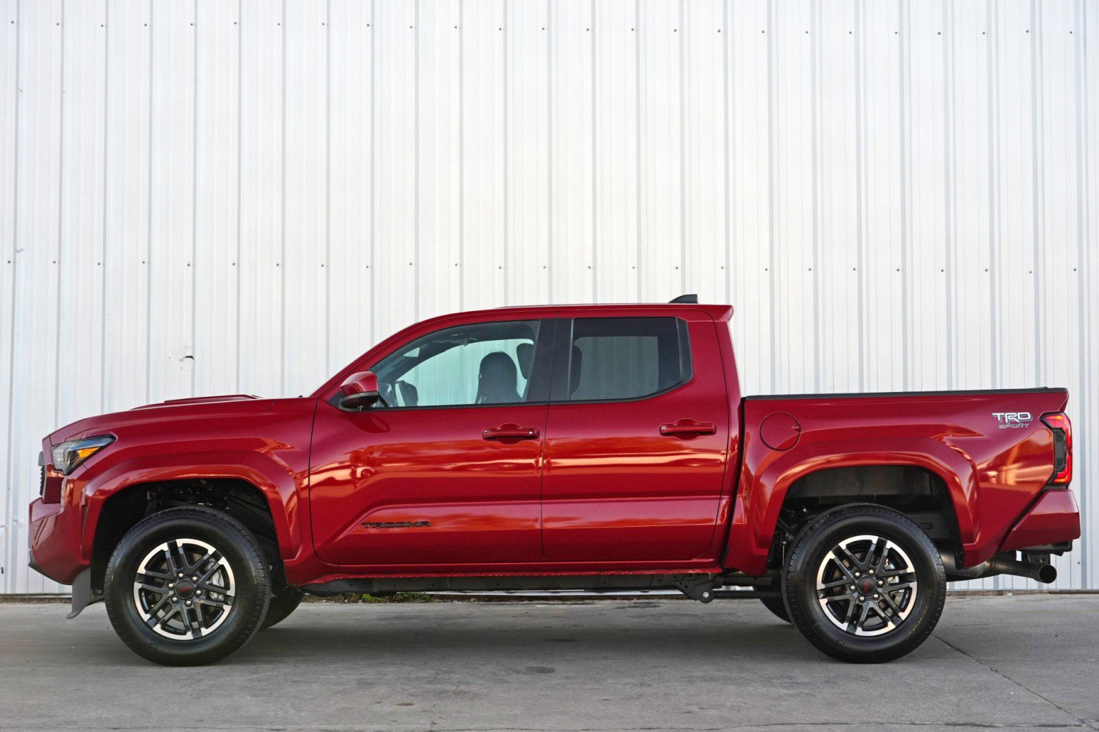 Used 2025 Toyota Tacoma TRD Sport AWD/4WD image 9