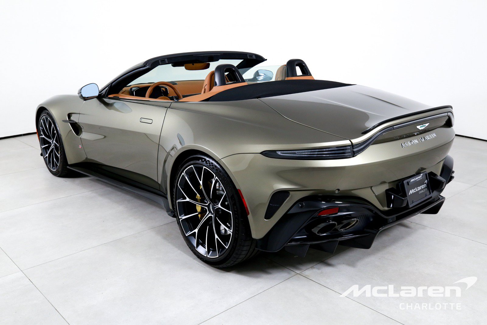 Used 2026 Aston Martin V8 Vantage S RWD image 7