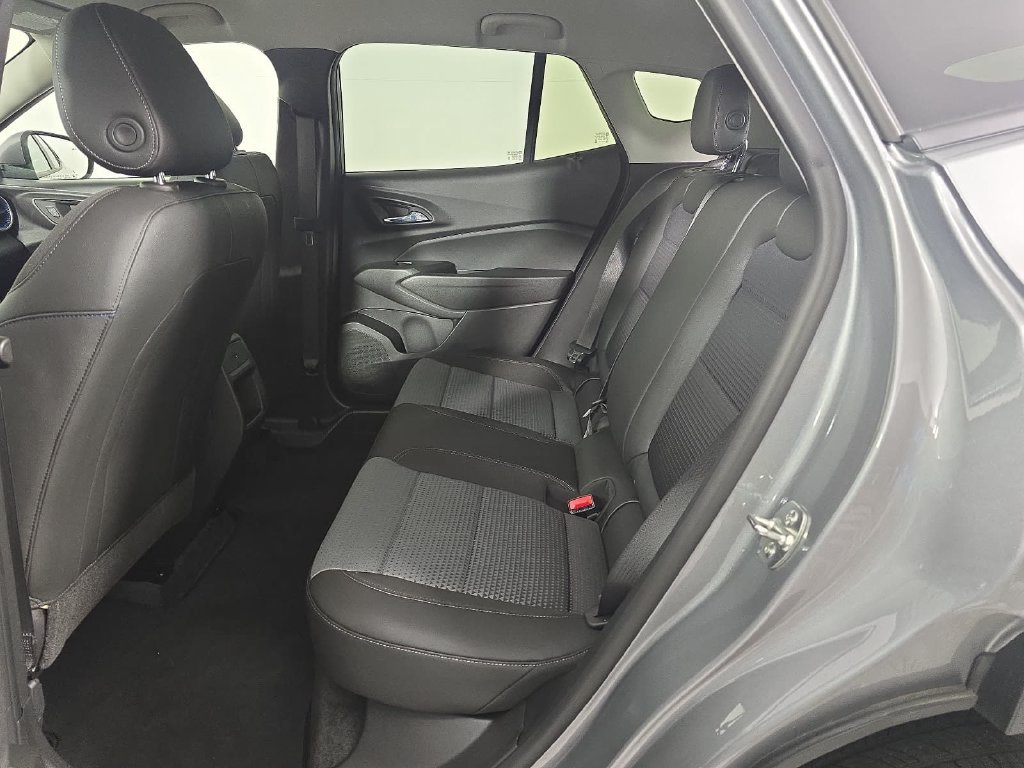 Used 2025 Chevrolet Trax LT w/ Driver Confidence Package FWD image 10