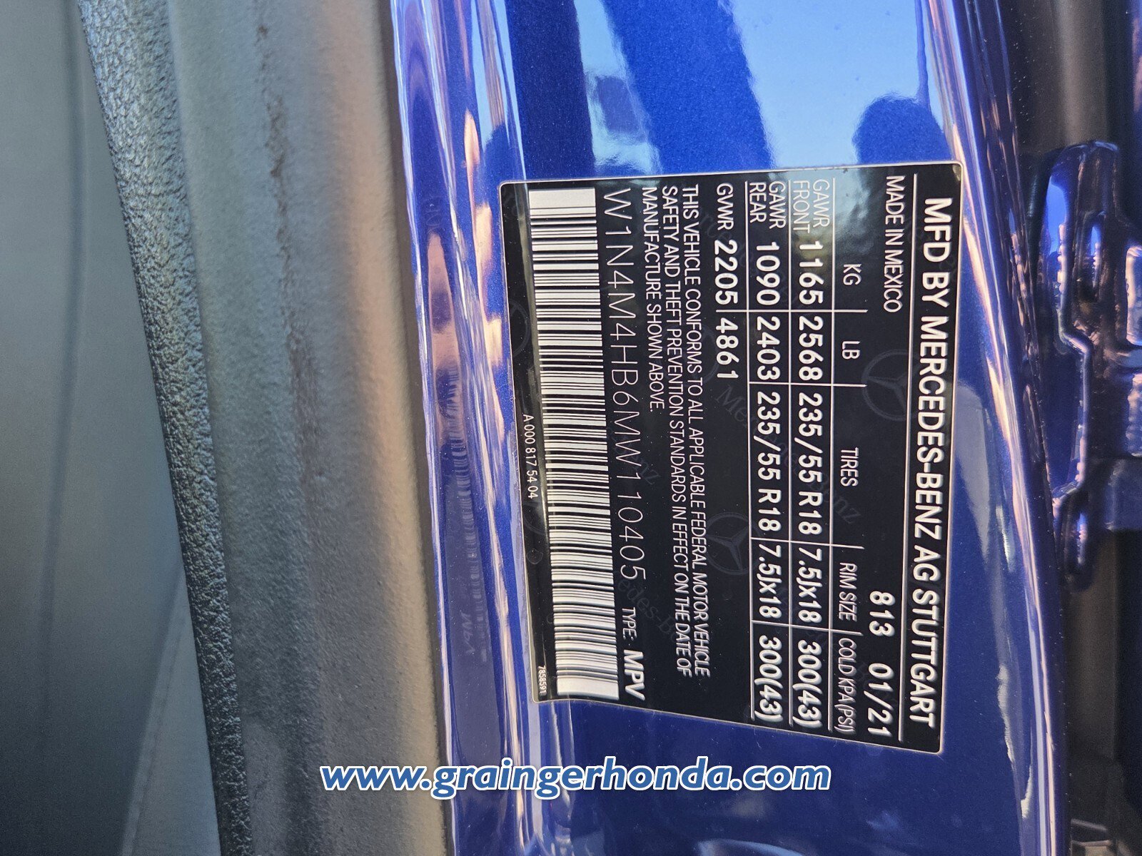 Used 2021 Mercedes-Benz GLB 250 4MATIC w/ Premium Package image 17