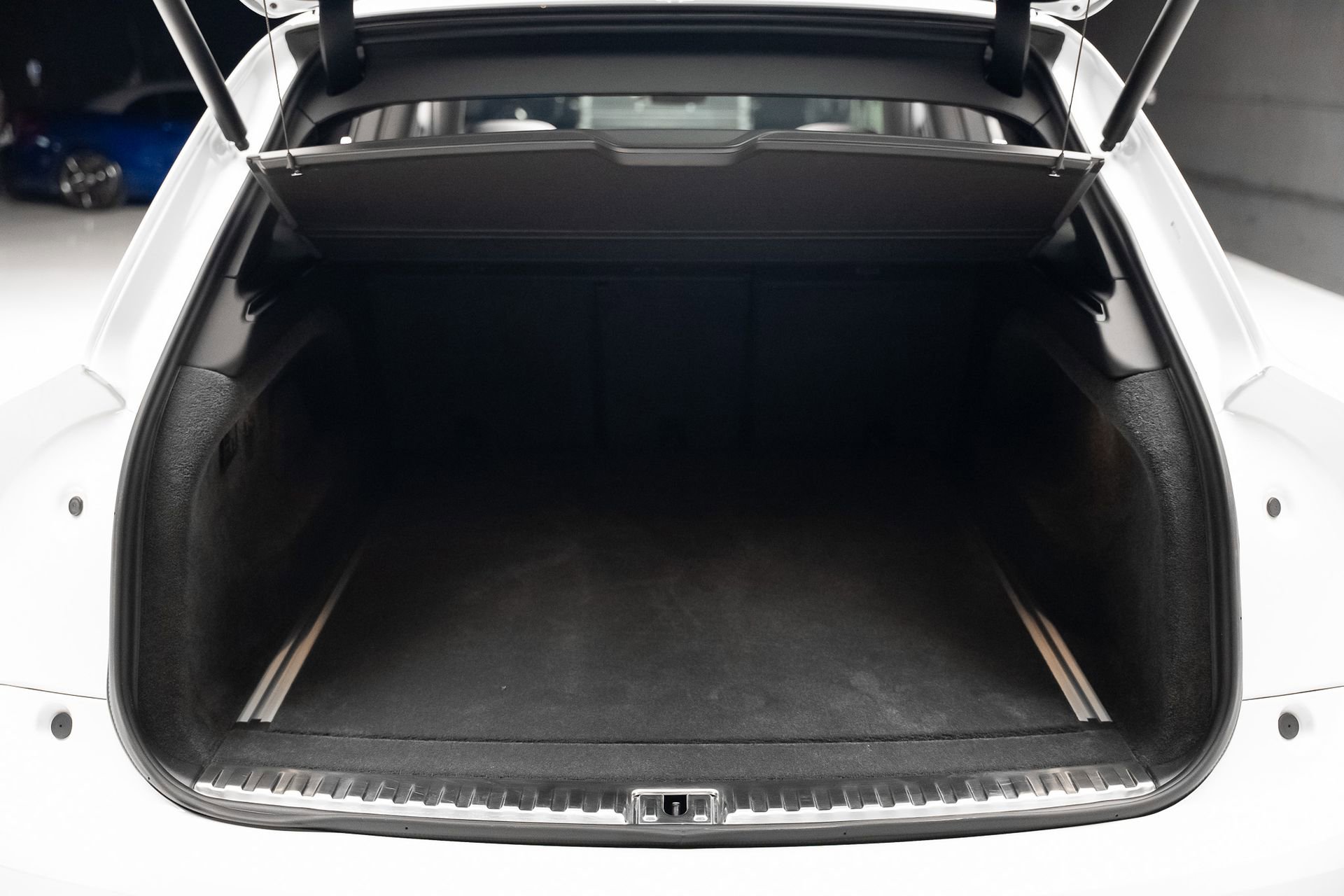 Used 2021 Bentley Bentayga Plug-In Hybrid image 71