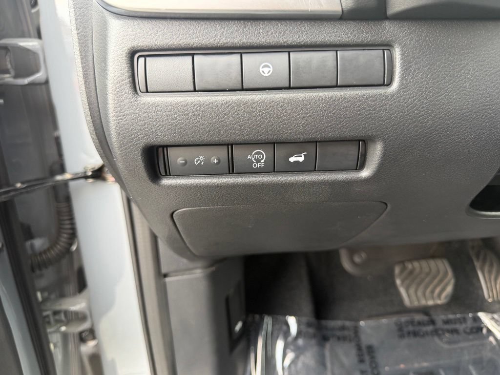 Used 2026 Nissan Rogue SV FWD image 17