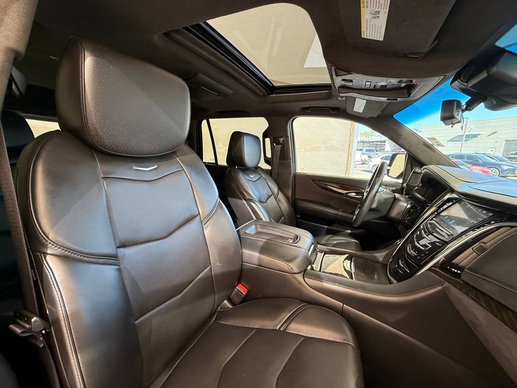 Used 2018 Cadillac Escalade Platinum AWD/4WD image 12
