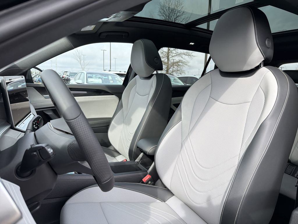 New 2026 Volkswagen Tiguan SE R-Line image 12