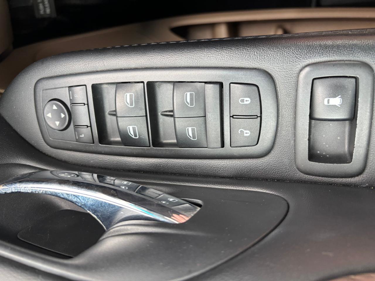 Used 2015 Dodge Grand Caravan SXT FWD image 12