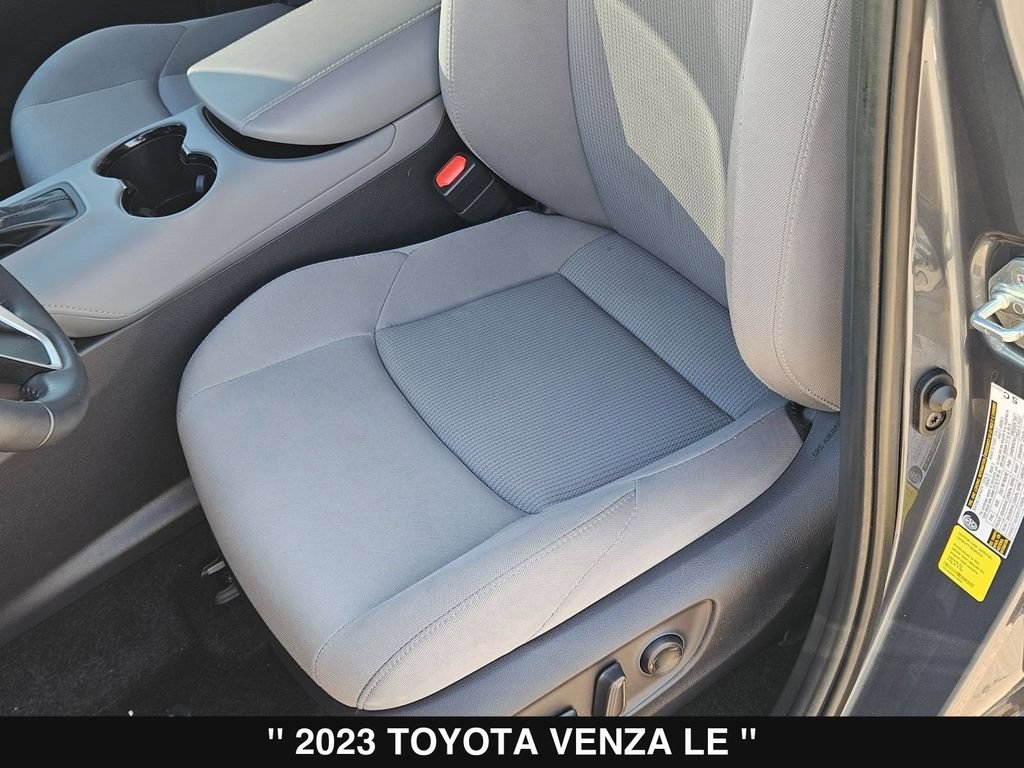 Used 2023 Toyota Venza LE AWD/4WD image 16