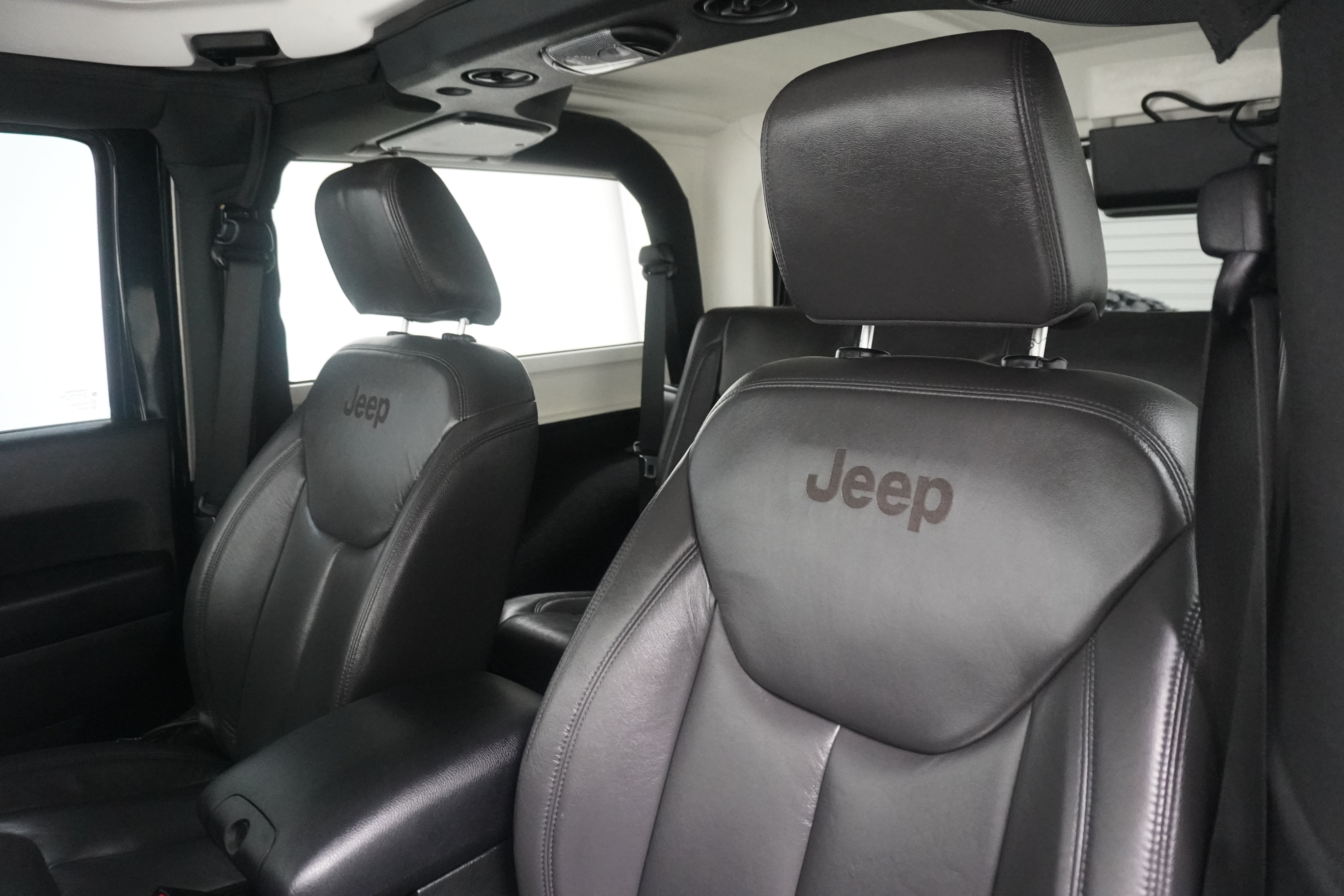 Used 2017 Jeep Wrangler Rubicon w/ Power Convenience Group AWD/4WD image 13