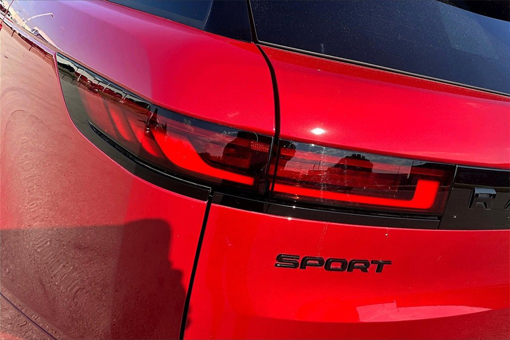 Certified 2025 Land Rover Range Rover Sport SE image 31