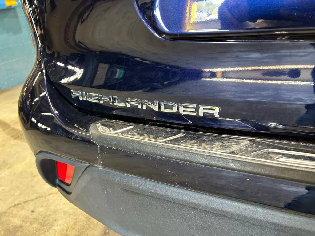 Used 2022 Toyota Highlander XLE AWD/4WD image 12