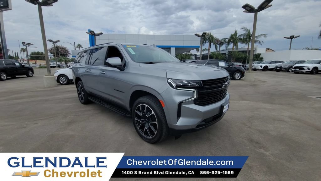 Used 2024 Chevrolet Suburban RST RWD image 3