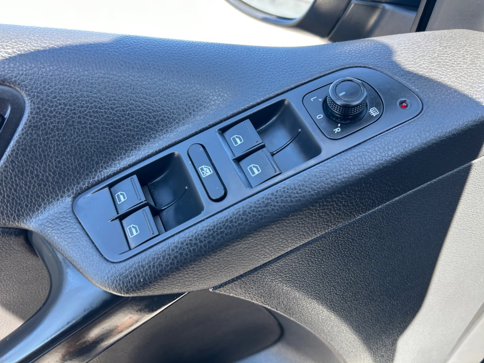 Used 2016 Volkswagen Tiguan S image 13