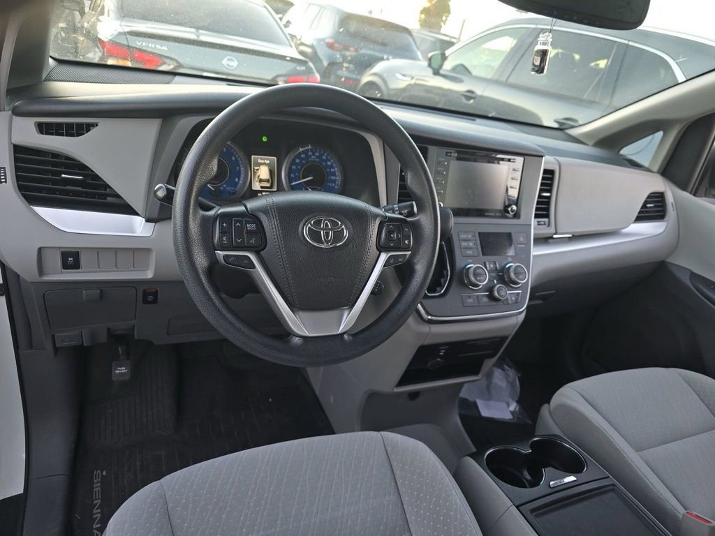 Used 2019 Toyota Sienna LE image 7