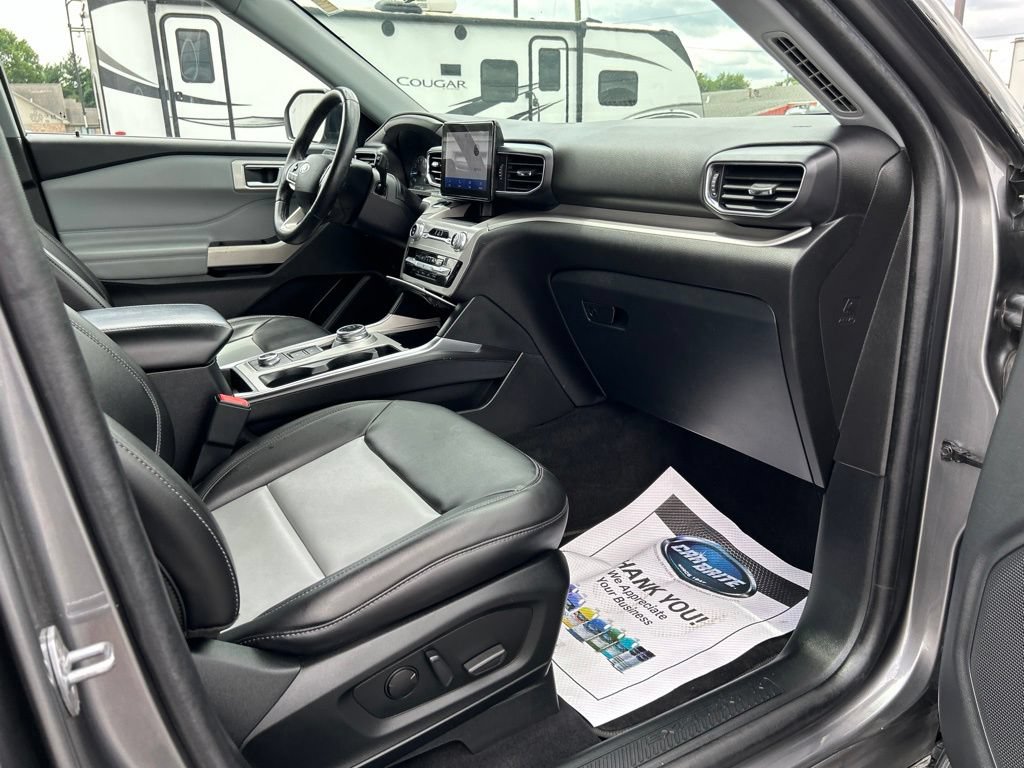 Used 2023 Ford Explorer XLT w/ Equipment Group 202A AWD/4WD image 50
