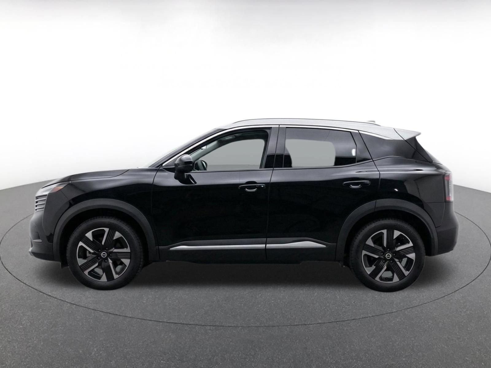 Used 2026 Nissan Kicks SV w/ Cold Weather Package AWD/4WD image 4
