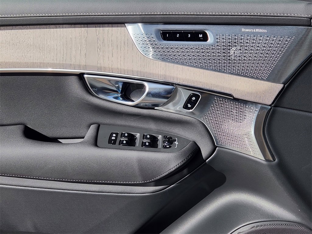 New 2026 Volvo XC90 T8 Ultra image 3