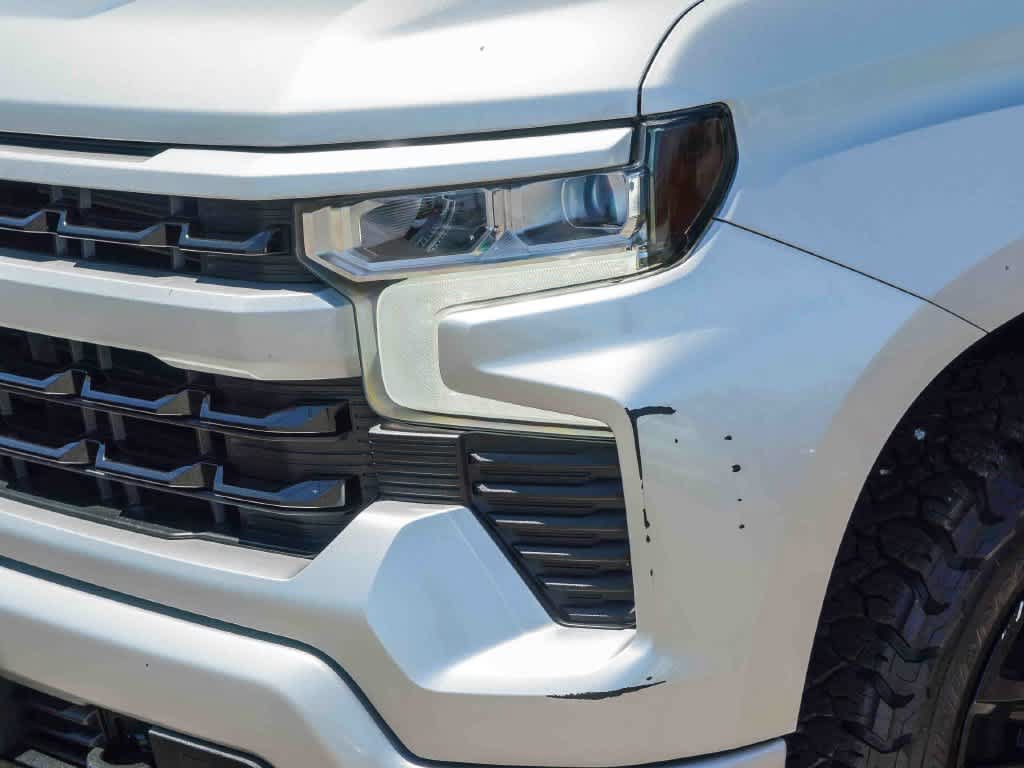 Used 2022 Chevrolet Silverado 1500 RST AWD/4WD image 3