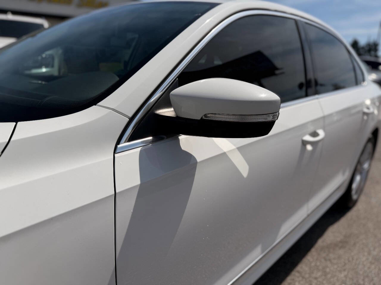Used 2014 Volkswagen Passat TDI SE FWD image 32