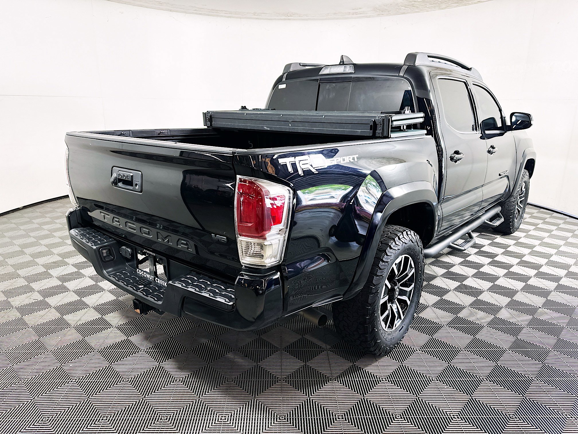 Used 2021 Toyota Tacoma TRD Sport image 3