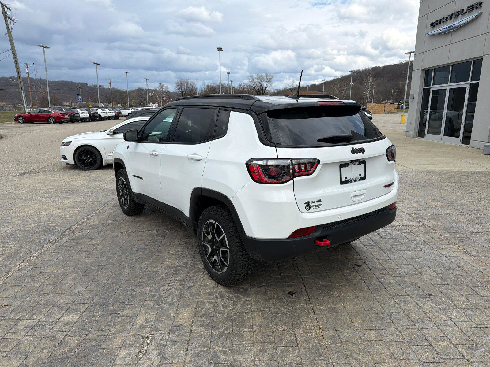 Used 2025 Jeep Compass Trailhawk AWD/4WD image 6