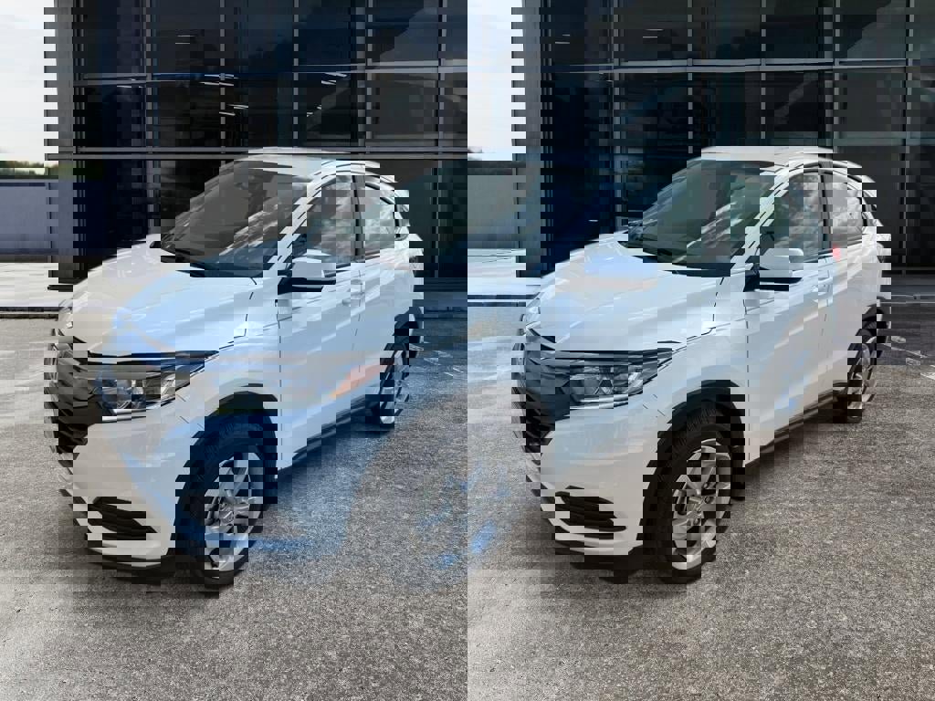 Certified 2021 Honda HR-V LX image 3