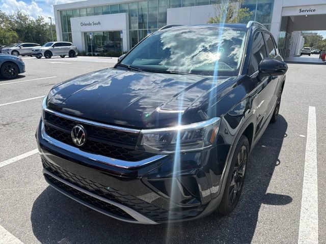 Certified 2023 Volkswagen Taos SE w/ Panoramic Sunroof Package FWD image 2