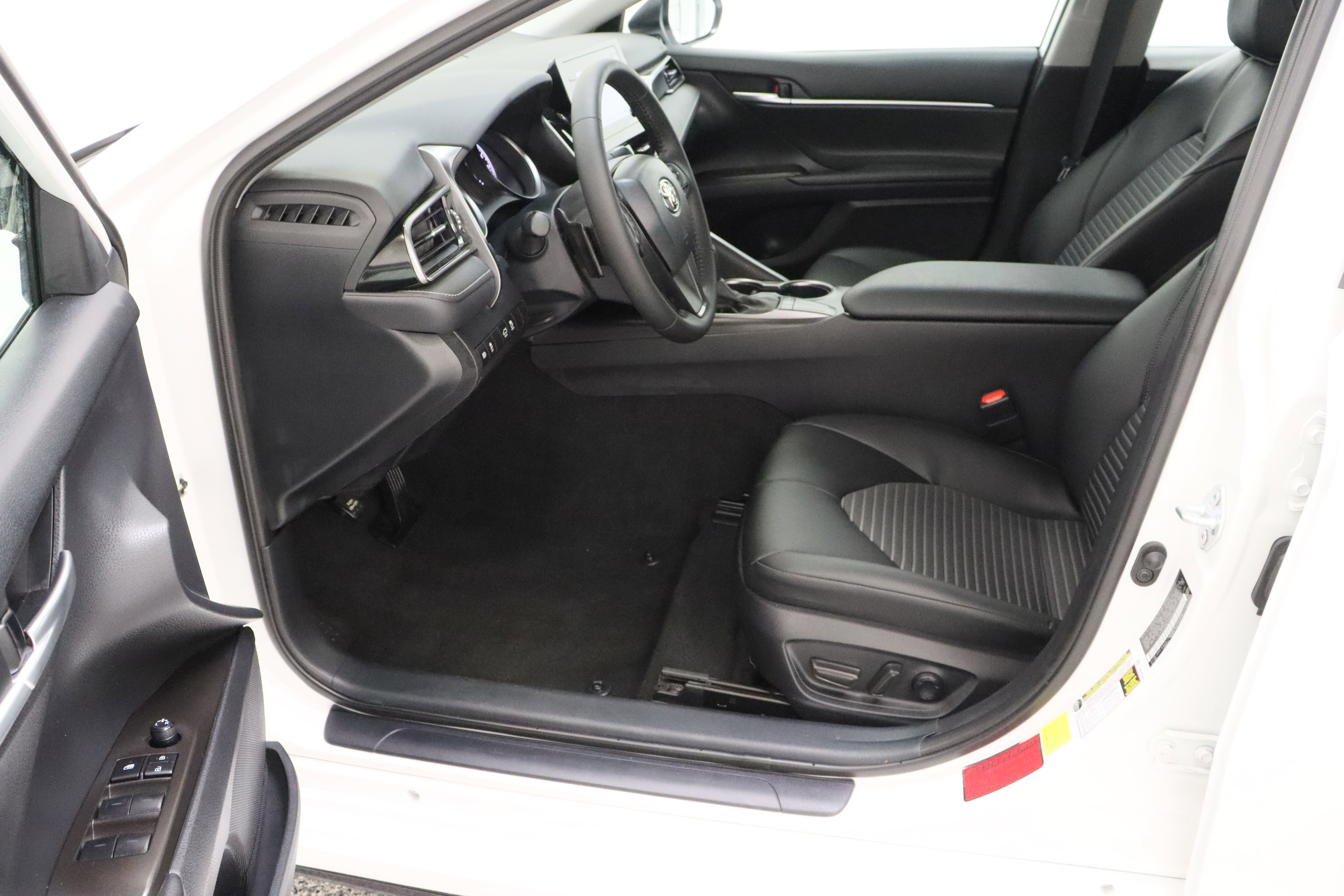 Certified 2023 Toyota Camry SE w/ Convenience Package image 14