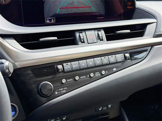 Used 2020 Lexus ES 300h w/ Premium Package image 35