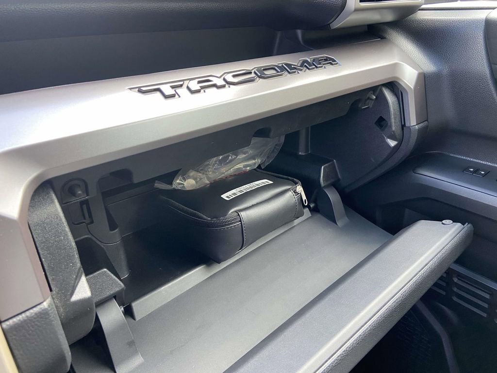 Used 2025 Toyota Tacoma SR5 AWD/4WD image 30