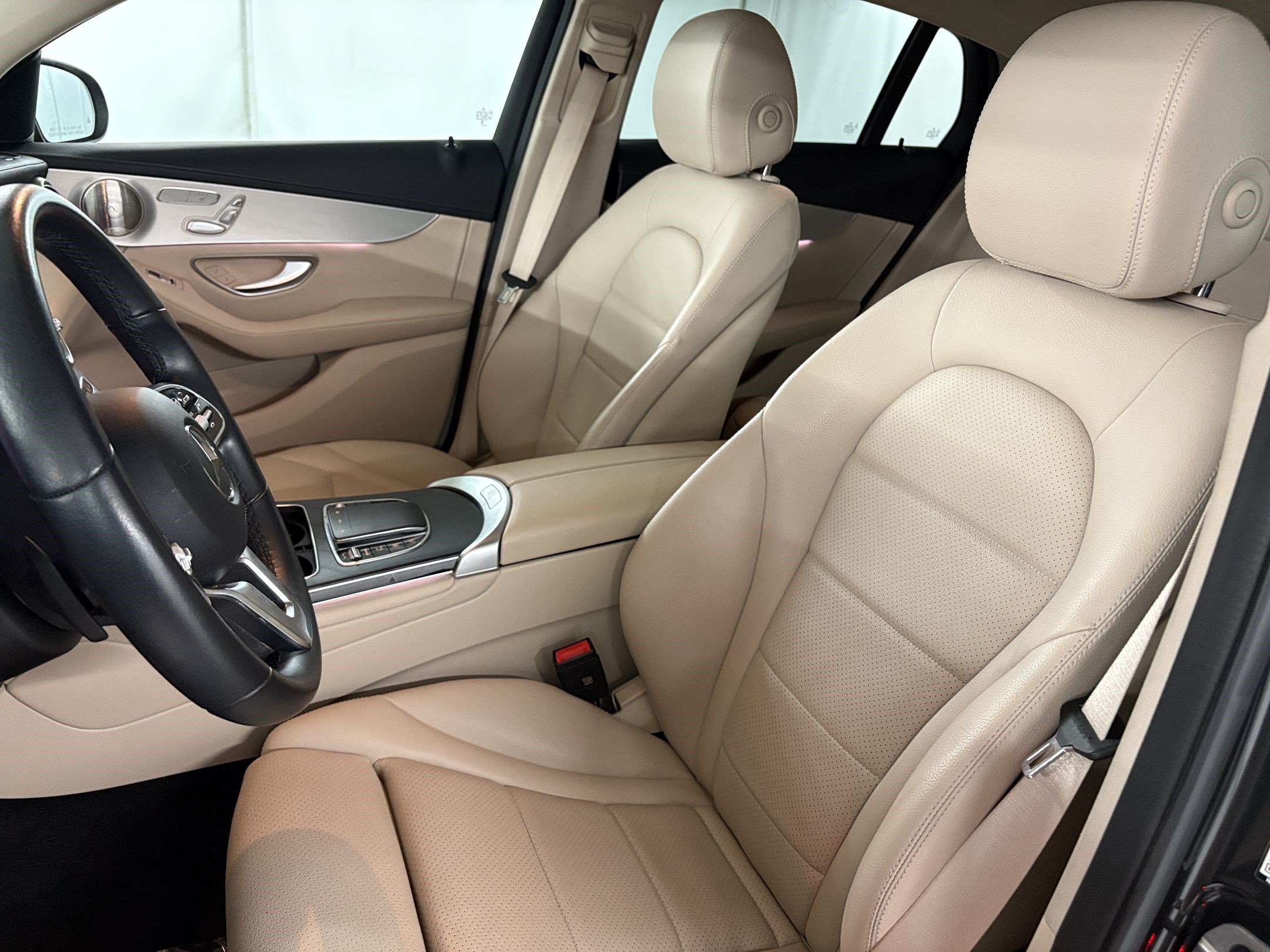 Used 2023 Mercedes-Benz GLC 300 4MATIC Coupe image 5