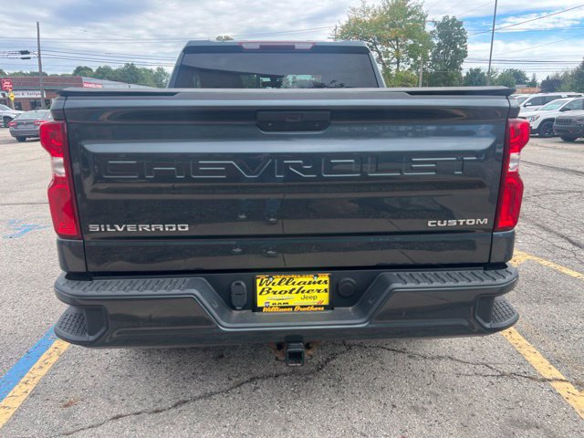 Used 2020 Chevrolet Silverado 1500 Custom w/ Custom Value Package AWD/4WD image 4