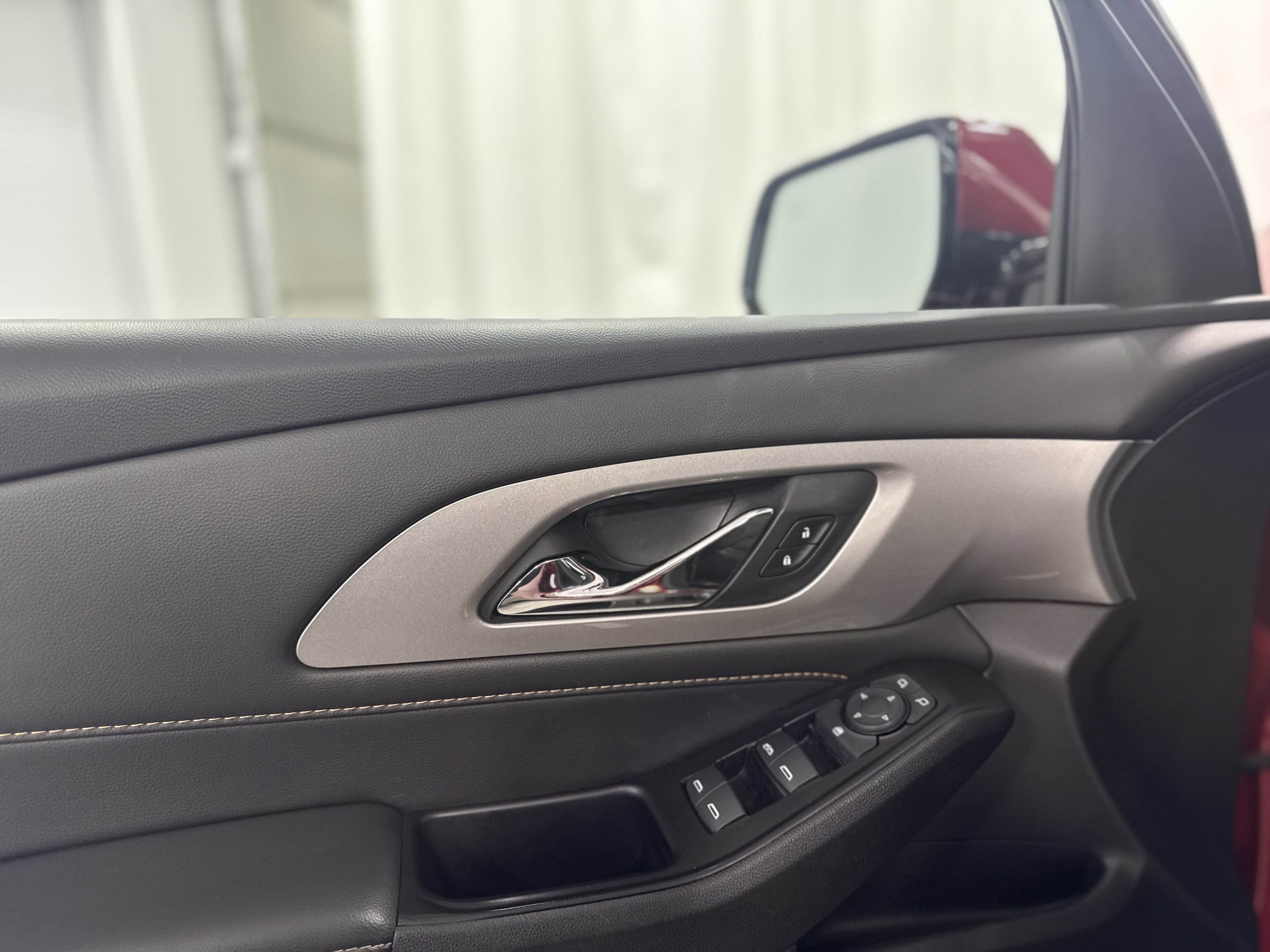 Used 2020 Chevrolet Traverse LT image 12