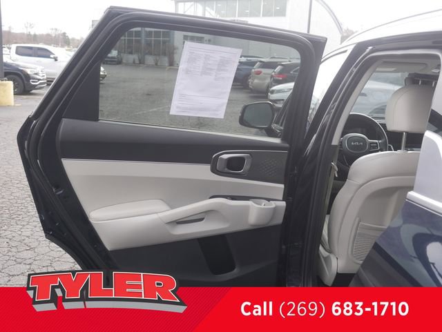 Used 2023 Kia Sorento EX image 17