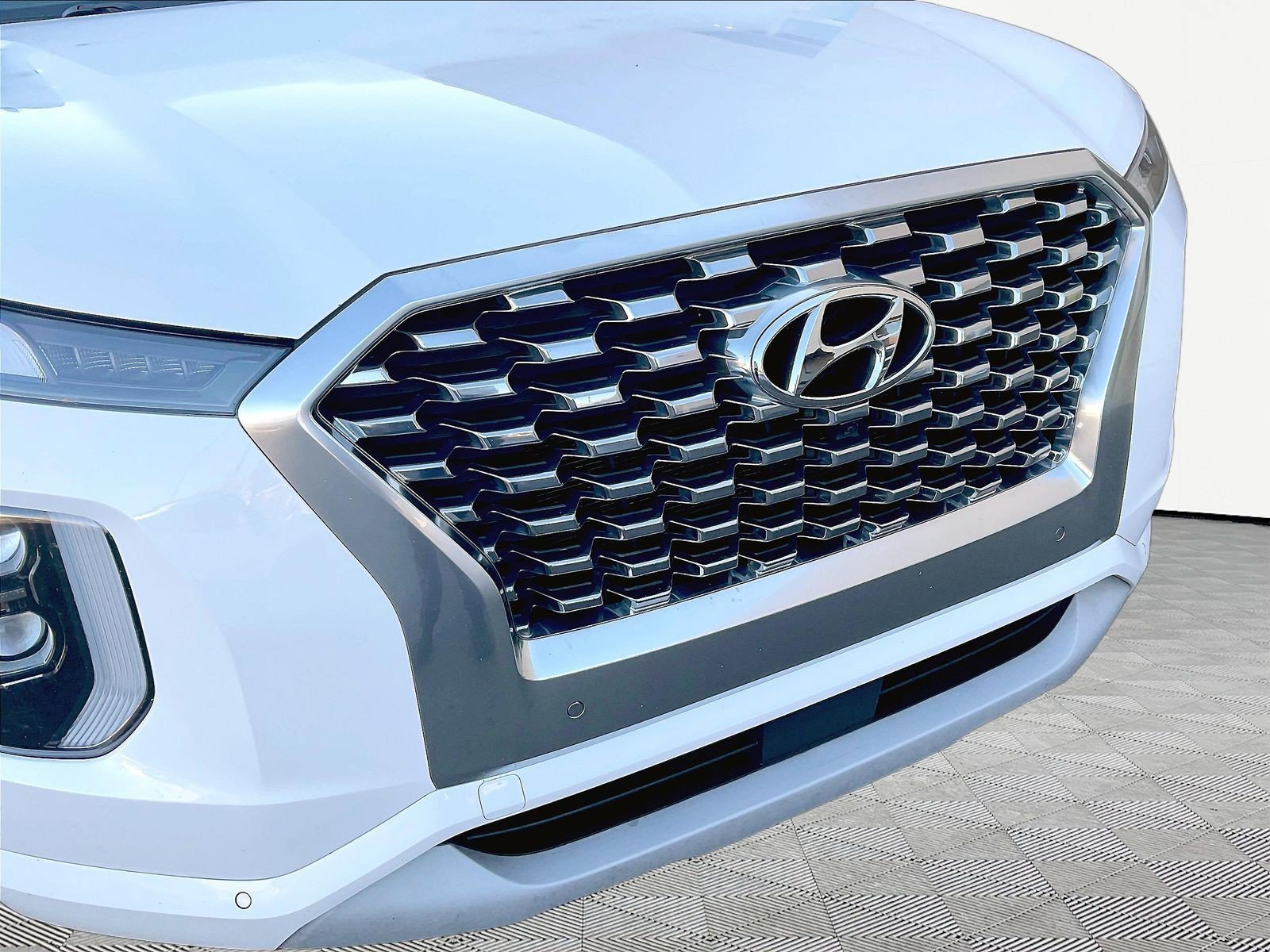 Used 2022 Hyundai Palisade Limited w/ Winter Package AWD/4WD image 32