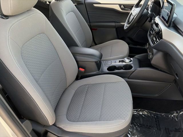 Used 2022 Ford Escape SE w/ SE Sport Appearance Package image 11