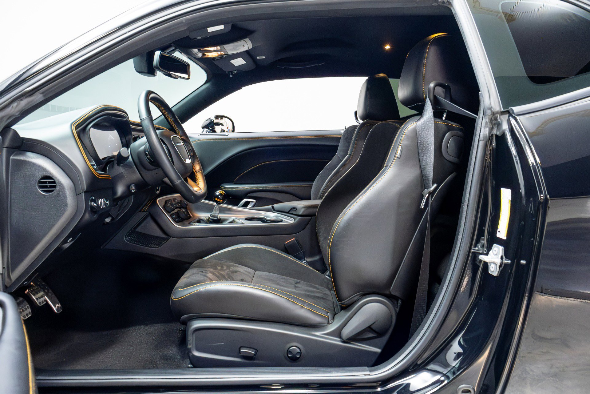 Used 2022 Dodge Challenger R/T Scat Pack RWD image 5