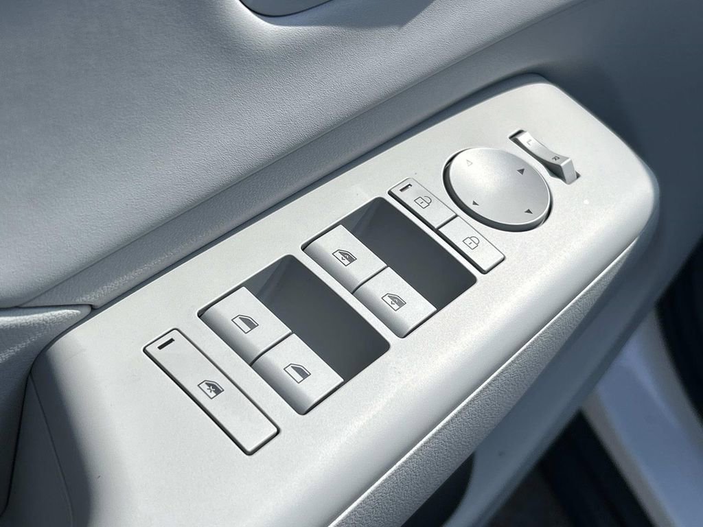 New 2026 Hyundai Kona SEL Premium image 17