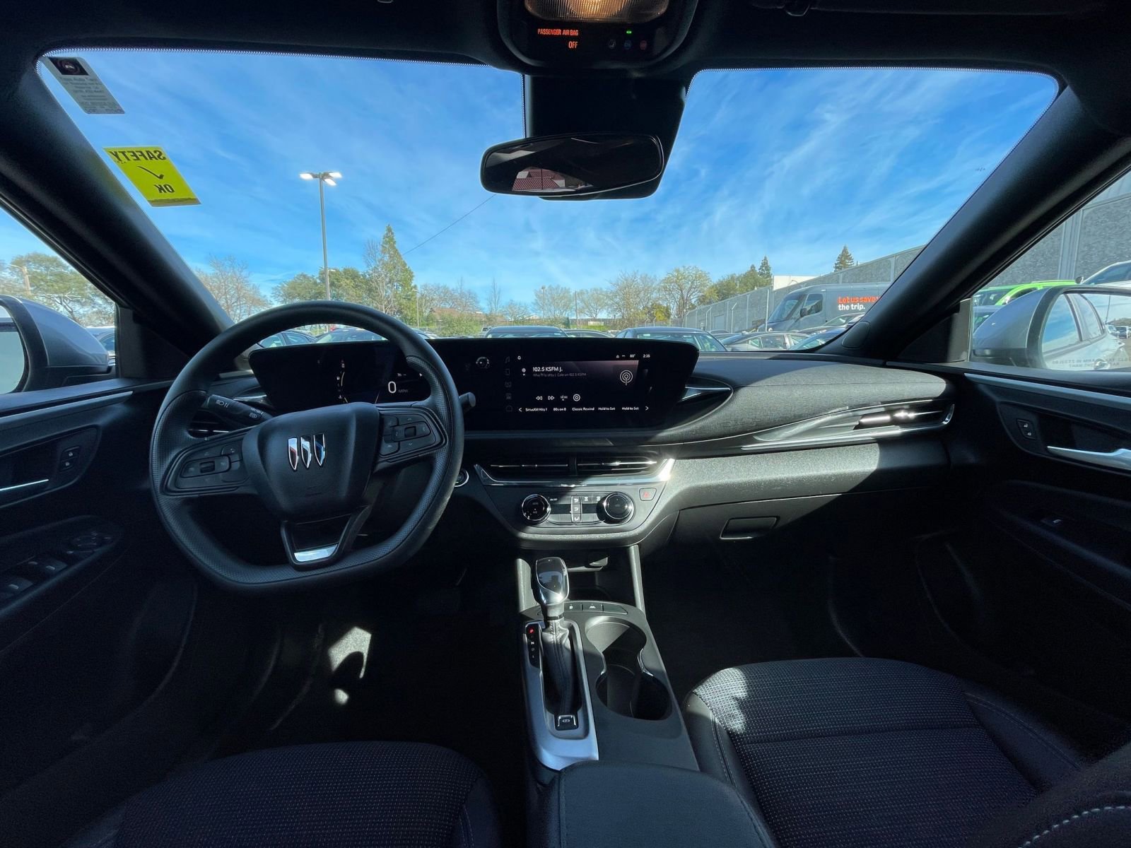 Used 2025 Buick Envista Preferred image 32