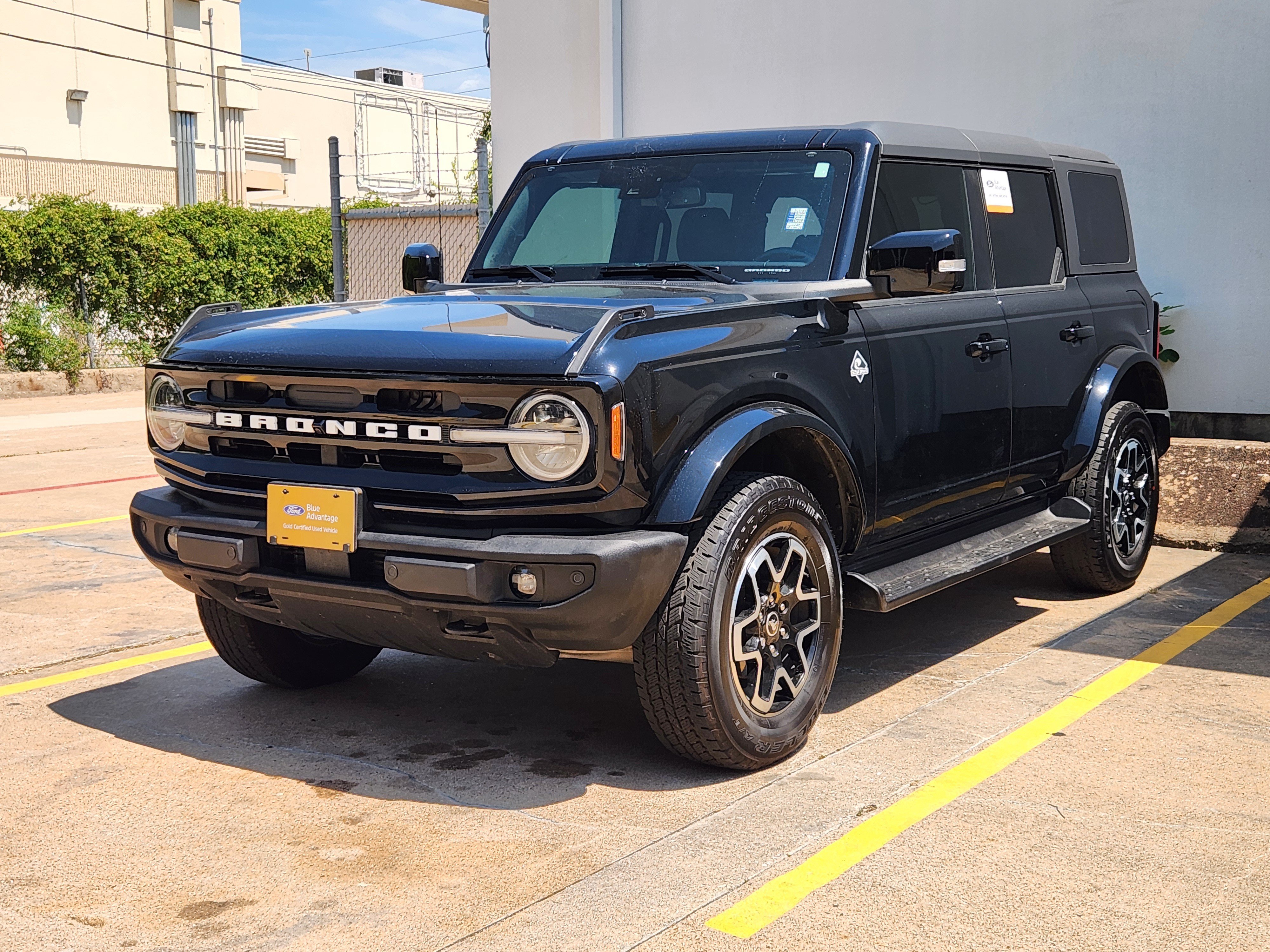 Used 2025 Ford Bronco Outer Banks AWD/4WD image 2