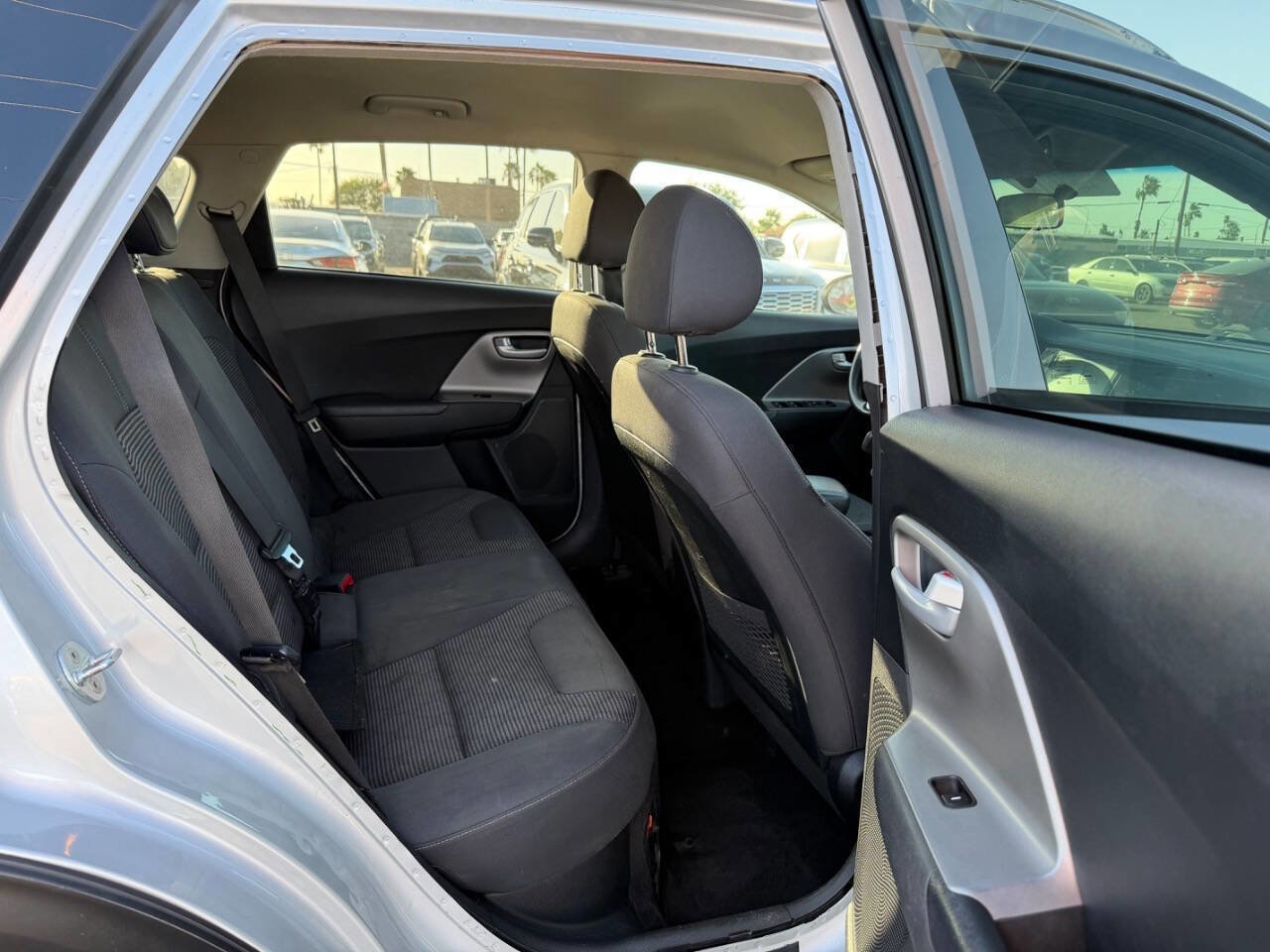 Used 2020 Kia Niro LX image 22