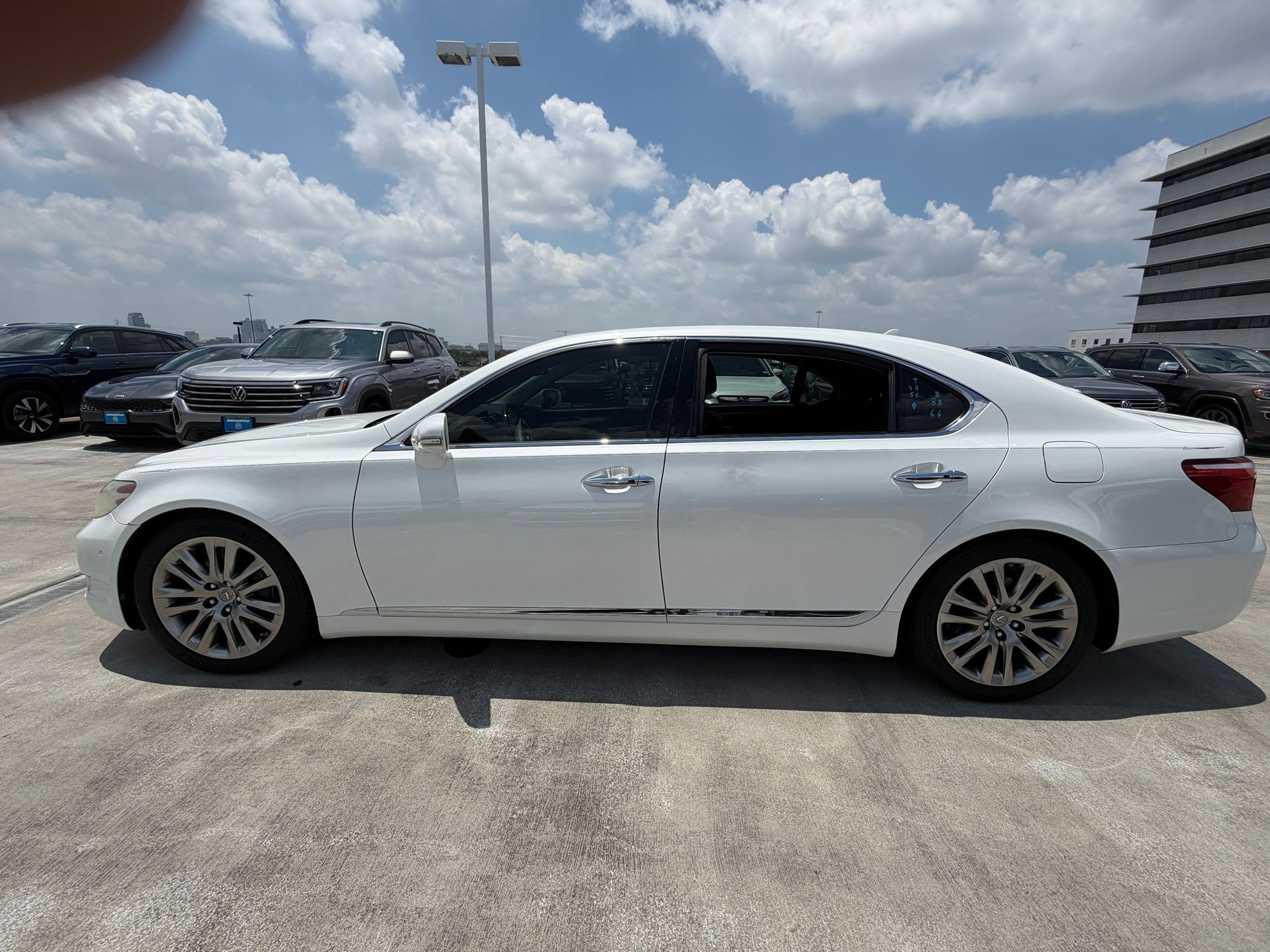 Used 2011 Lexus LS 460 L w/ Luxury Pkg RWD image 2