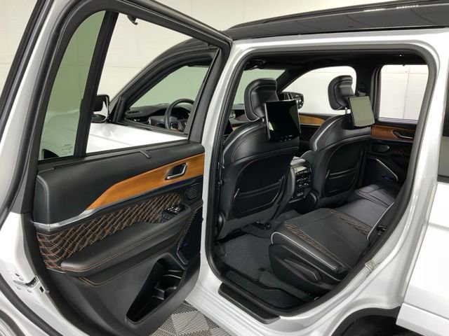 Used 2024 Jeep Grand Cherokee L Summit image 33