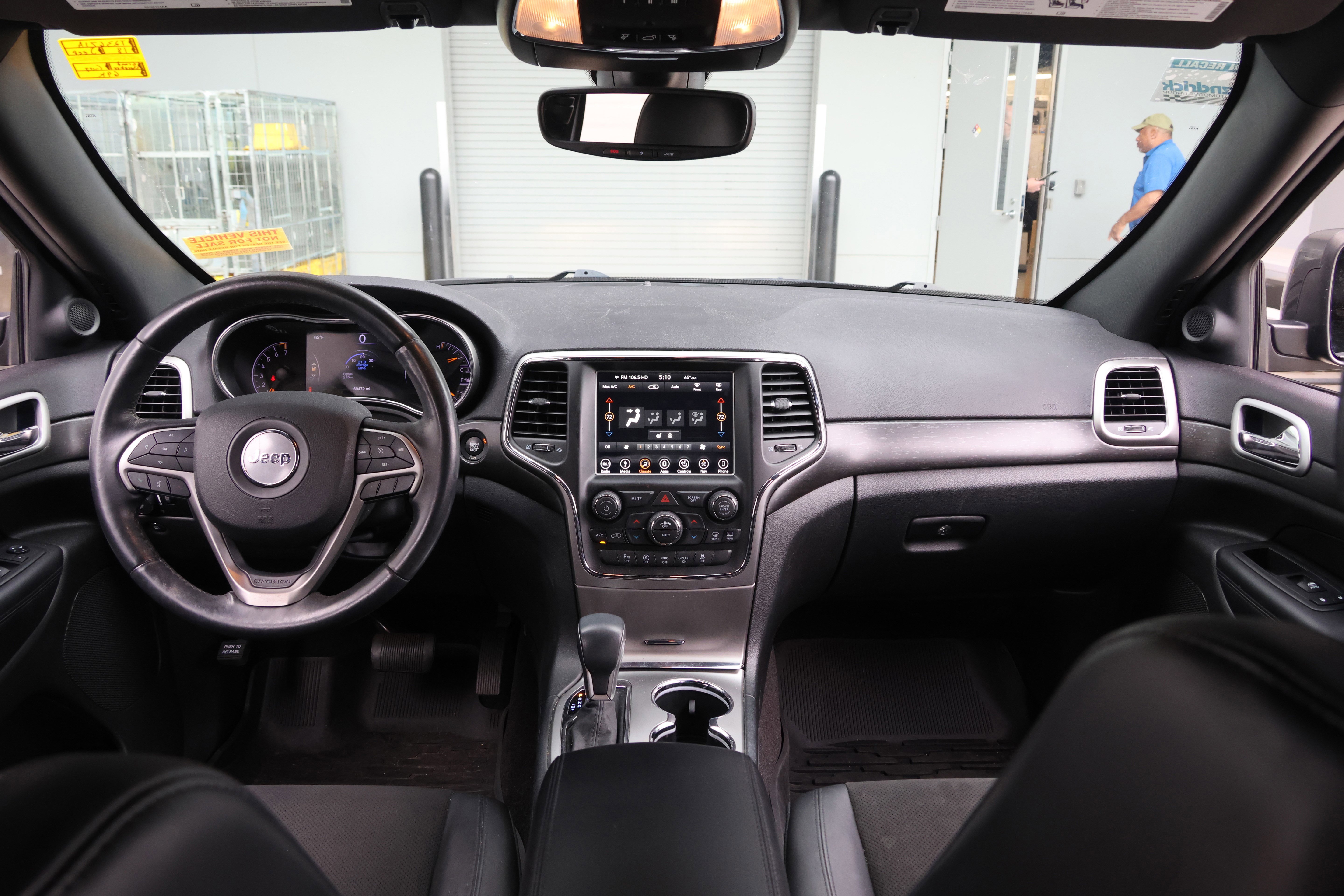Used 2018 Jeep Grand Cherokee Altitude RWD image 15