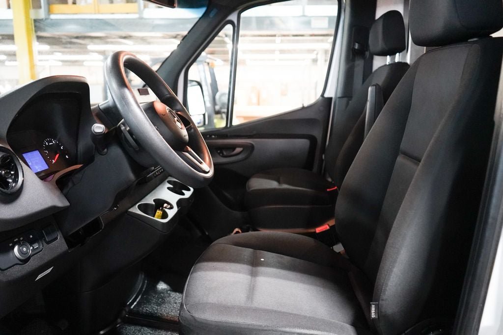 Used 2023 Mercedes-Benz Sprinter 2500 image 13