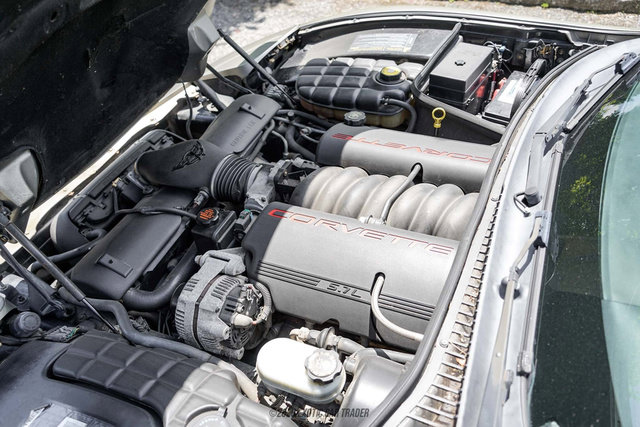 Used 2000 Chevrolet Corvette Coupe w/ Roof Pkg RWD image 16